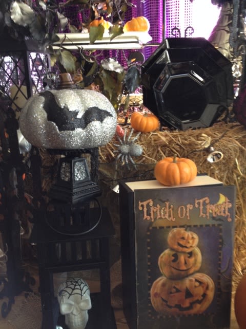 Scary or Sparkly-How Do You Decorate For Halloween?