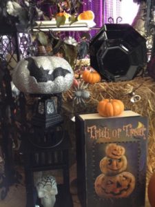 Scary or Sparkly-How Do You Decorate For Halloween_1