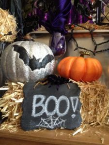 Scary or Sparkly-How Do You Decorate For Halloween_2