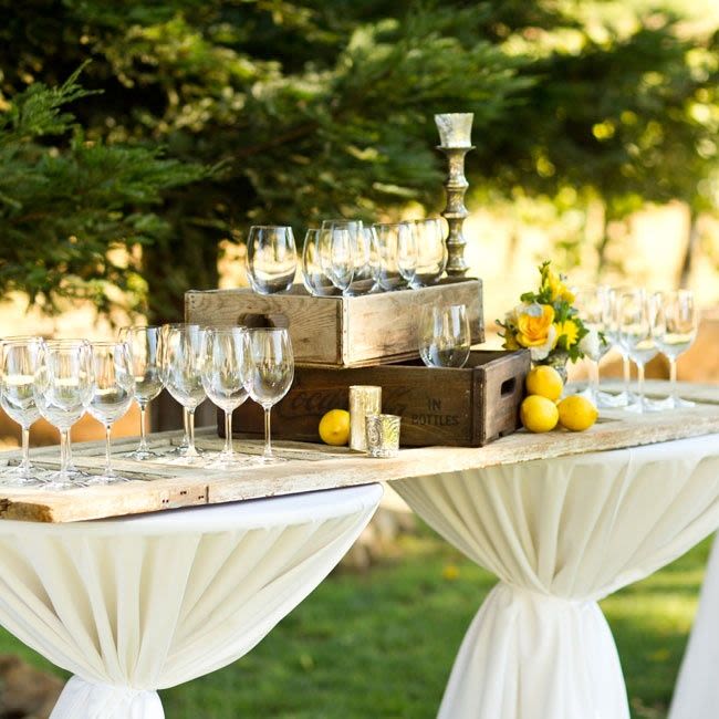 Wedding Cocktail Hour: Simple Tips & Stylish Rentals