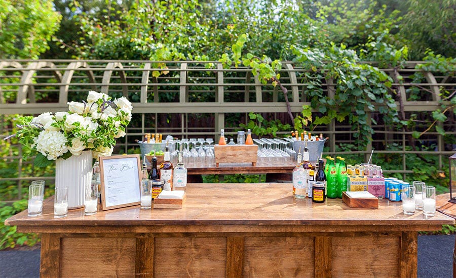10 party planning tips portable bar outdoor setting