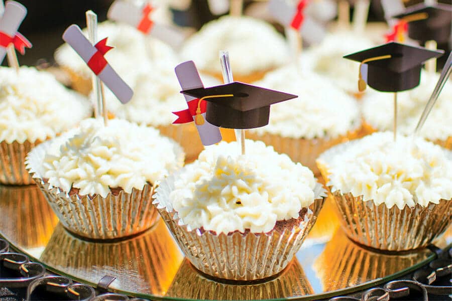 graduation cupcakes