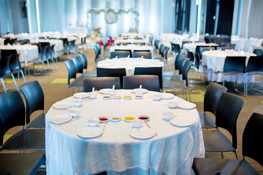 round vs rectangular tables outdoor event with long rows of rectangular tables